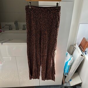 5 for $25 Old Navy Wide Leg Cheetah/Leopard Print Work Pant